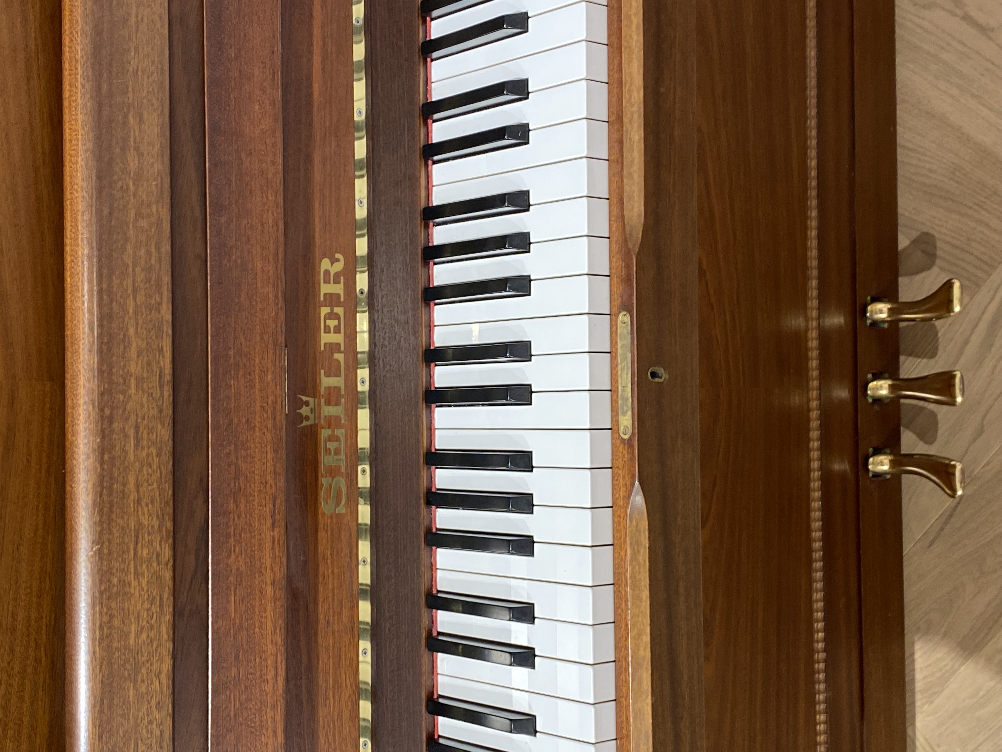 Seiler Piano 132